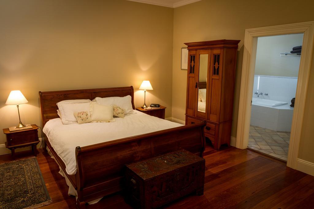 Tizzana Winery Bed And Breakfast Sackville Reach Room photo